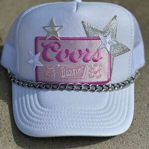 Beer inspired trucker hat with removable chain